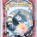 麦ストバースデー缶バッジ2025年4月